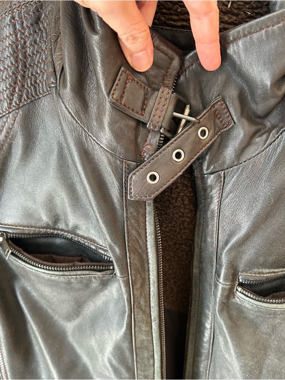 Danier Black Leather Moto Jacket Size Large Quilted Shoulder Full Zip Distressed - Picture 9 of 15